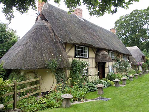 photo of thatched cottage