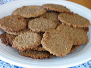 plate of pie crust cookies